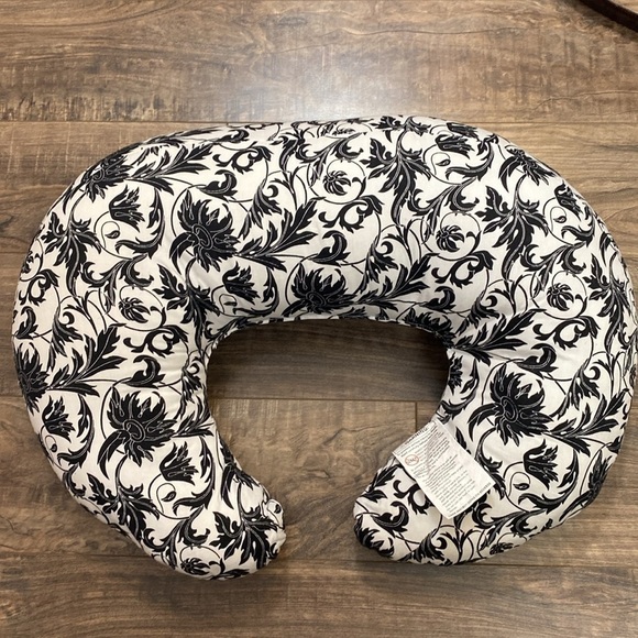 Nursing Pillow brand nursing pillow black and white floral print - Picture 2 of 4